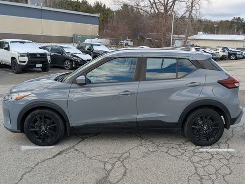 Used 2023 Nissan Kicks SV image 4
