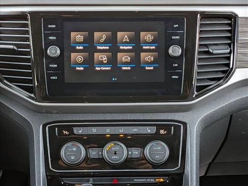 Used 2023 Volkswagen Atlas Cross Sport SE image 13