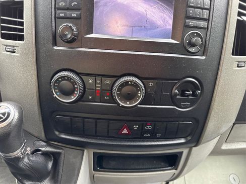 Used 2018 Mercedes-Benz Sprinter 2500 image 15