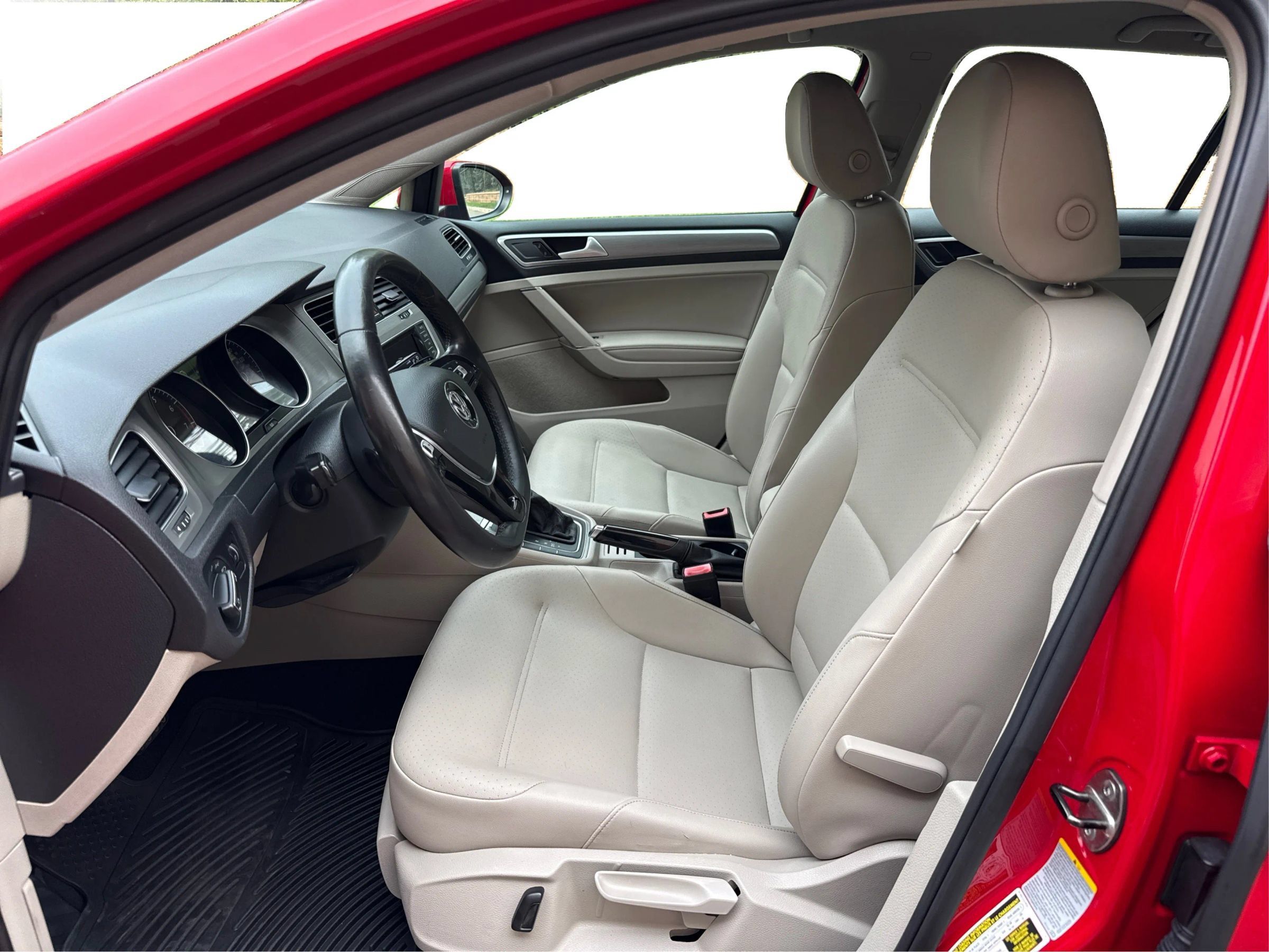Used 2015 Volkswagen Golf S FWD image 9