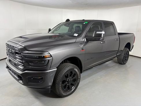 Used 2025 RAM 2500 Laramie AWD/4WD image 4