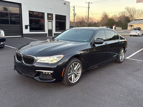 Used 2017 BMW 750i image 3