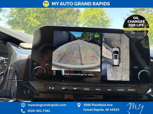 Used 2025 Nissan Pathfinder SL AWD/4WD image 22
