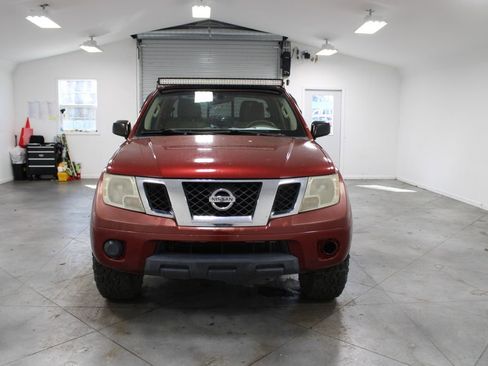 Used 2014 Nissan Frontier SV image 3