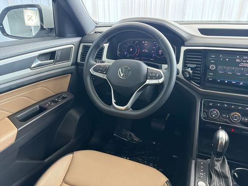Certified 2022 Volkswagen Atlas Cross Sport SE w/ Panoramic Sunroof Package FWD image 25