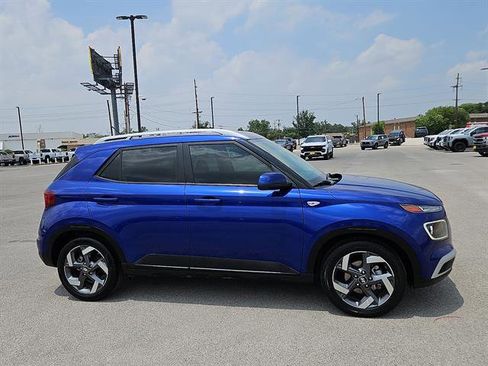 Used 2024 Hyundai Venue Limited FWD image 6
