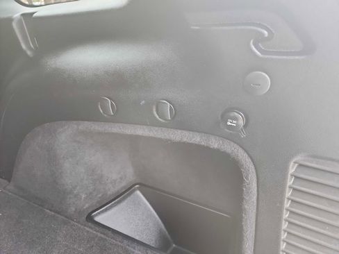 Used 2018 Jeep Grand Cherokee Limited image 31