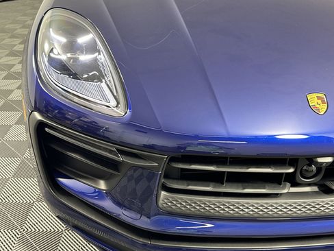 Certified 2025 Porsche Macan image 11