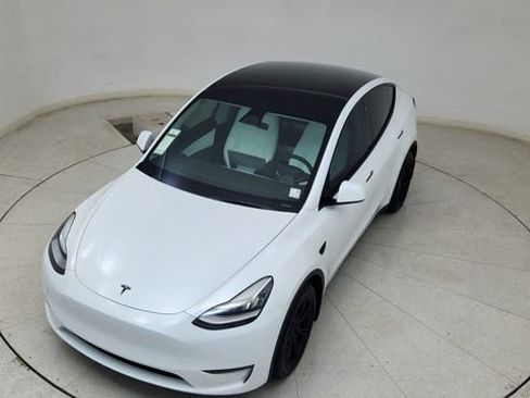 Used 2021 Tesla Model Y Long Range image 78