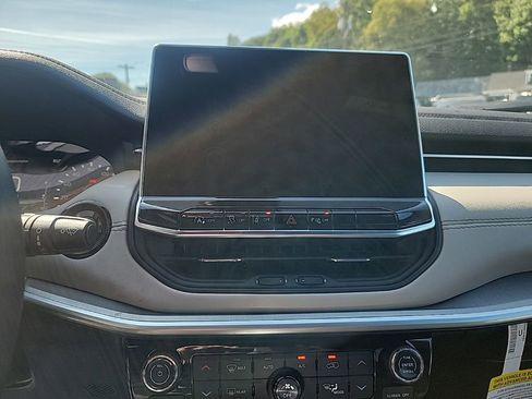 New 2025 Jeep Compass Limited w/ Sun & Sound Group image 12