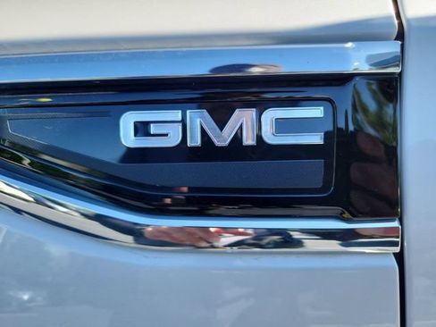 Used 2022 GMC Yukon XL SLT w/ SLT Luxury Package AWD/4WD image 23