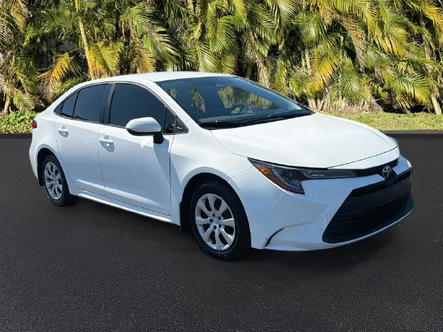 Used 2025 Toyota Corolla LE FWD image 2