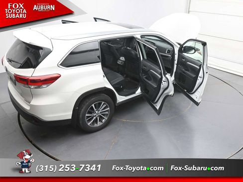 Used 2019 Toyota Highlander XLE AWD/4WD image 38
