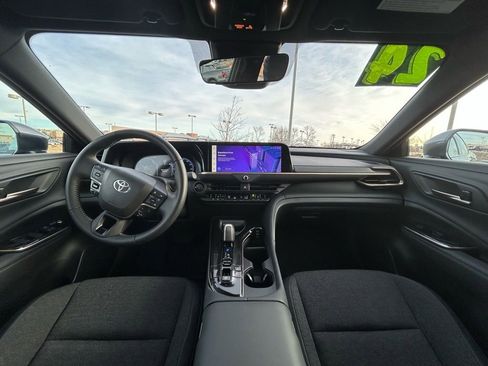 Used 2024 Toyota Crown image 10
