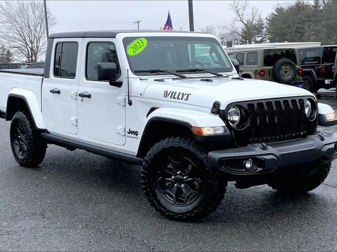 Certified 2023 Jeep Gladiator Sport AWD/4WD image 2