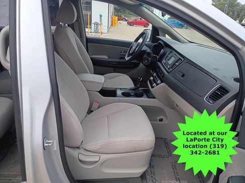 Used 2016 Kia Sedona L image 10
