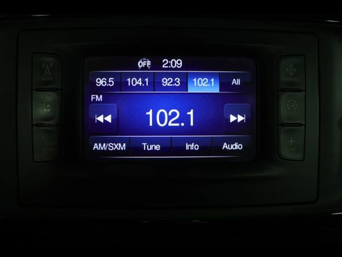 Used 2017 Chrysler Pacifica Touring Plus FWD image 19