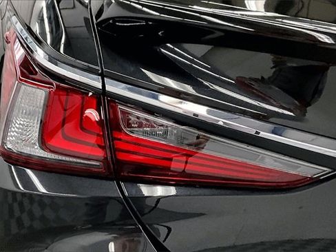 Used 2025 Lexus ES 300h w/ Premium Package image 31