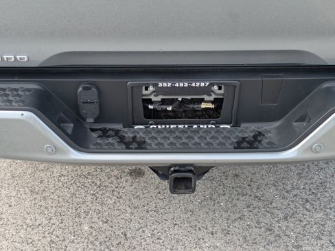 Used 2024 Chevrolet Colorado LT w/ LT Convenience Package II image 11