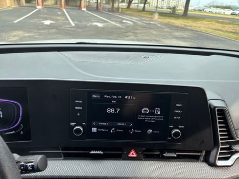 Used 2025 Kia Sportage LX image 17