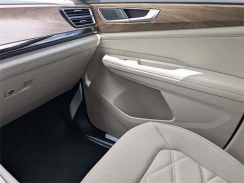 New 2026 Volkswagen Atlas SE image 18