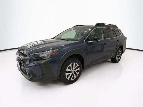 Used 2025 Subaru Outback Premium AWD/4WD image 3