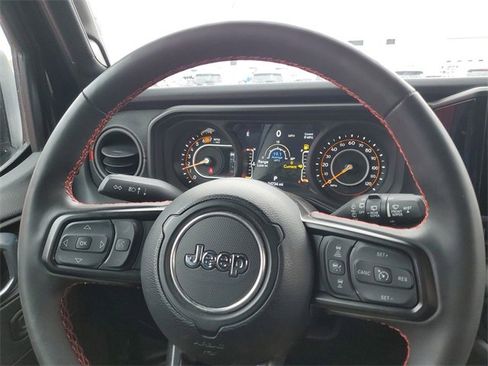 Used 2024 Jeep Wrangler Unlimited Rubicon image 11