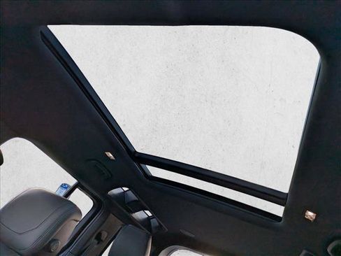 Certified 2023 Land Rover Defender 110 X-Dynamic SE image 13