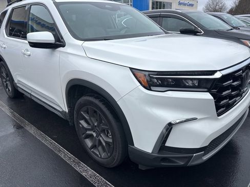 Used 2024 Honda Pilot Touring image 7