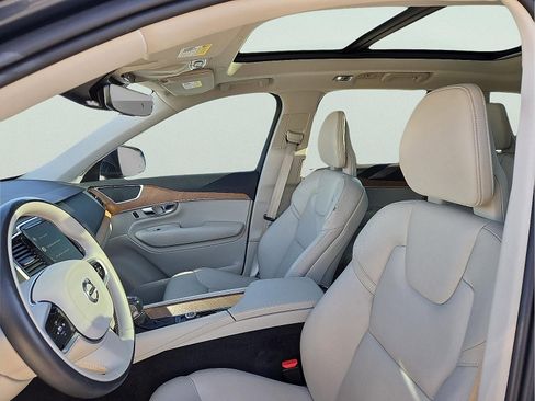 Used 2021 Volvo XC90 T6 Momentum w/ Advanced Package image 14