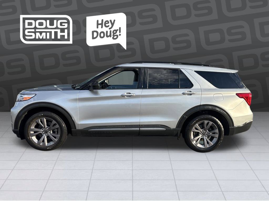 Used 2021 Ford Explorer XLT w/ Equipment Group 202A AWD/4WD image 2