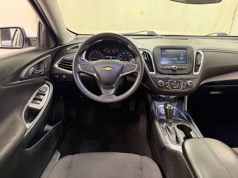 Used 2018 Chevrolet Malibu LT FWD image 27