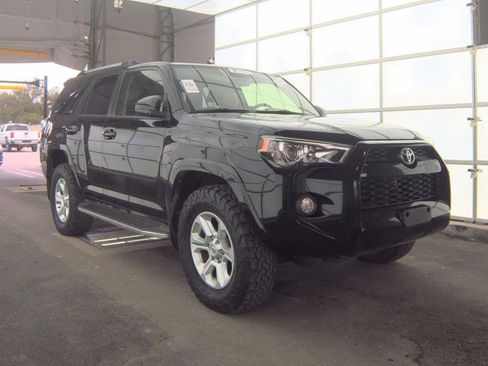 Used 2019 Toyota 4Runner SR5 AWD/4WD image 3