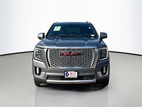 Used 2021 GMC Yukon XL Denali w/ Denali Premium Package image 3
