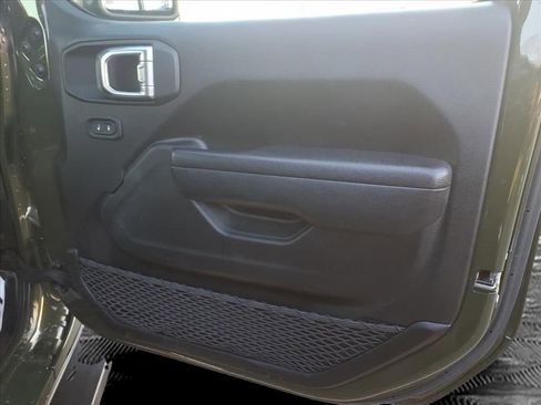 Used 2022 Jeep Gladiator Sport image 13