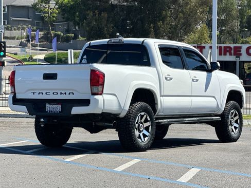 Used 2017 Toyota Tacoma TRD Sport w/ Tow Package image 5