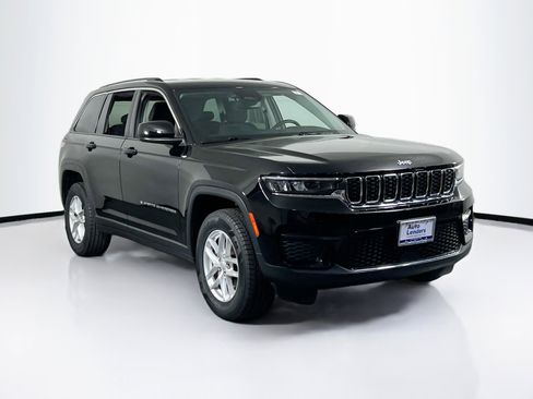 Used 2023 Jeep Grand Cherokee Laredo w/ Luxury Tech Group I image 3