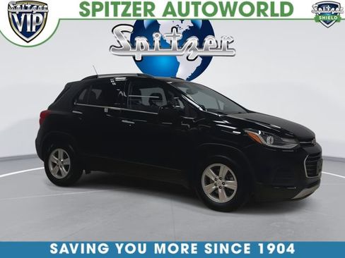 Used 2020 Chevrolet Trax LT w/ LT Convenience Package FWD image 3