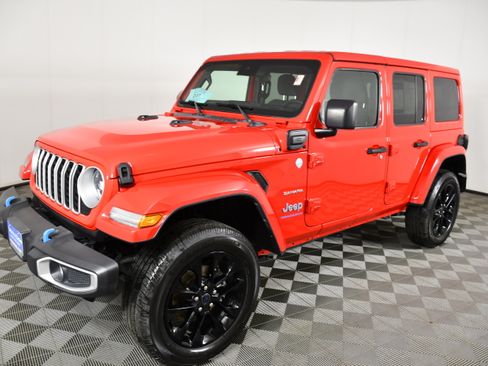 Used 2024 Jeep Wrangler Unlimited Sahara AWD/4WD image 10
