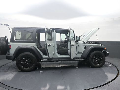 Used 2023 Jeep Wrangler Sport image 43