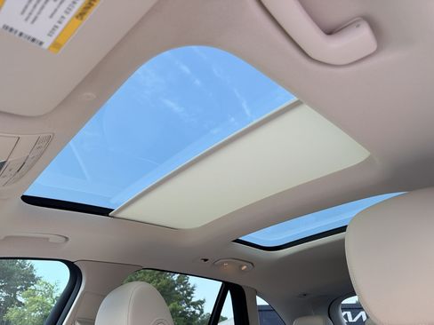Used 2022 Mercedes-Benz GLC 300 image 6