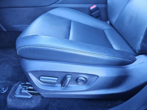 Used 2025 Toyota Crown XLE image 22