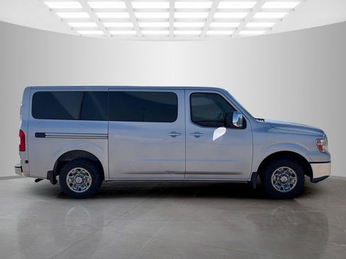 Used 2016 Nissan NV 3500 SL RWD image 2