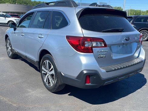 Used 2018 Subaru Outback 2.5i Limited AWD/4WD image 3