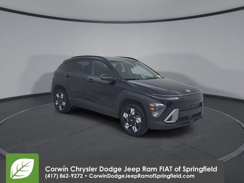 Used 2025 Hyundai Kona SEL AWD/4WD image 3