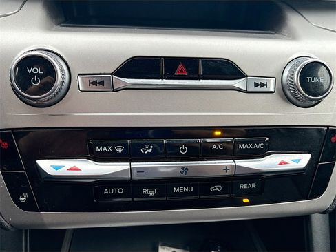 Used 2022 Ford Explorer XLT w/ Equipment Group 202A image 16