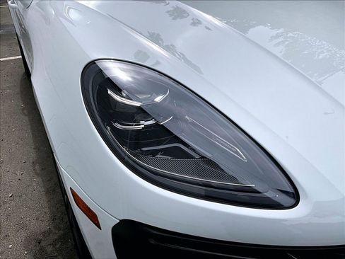 Certified 2023 Porsche Macan S AWD/4WD image 29