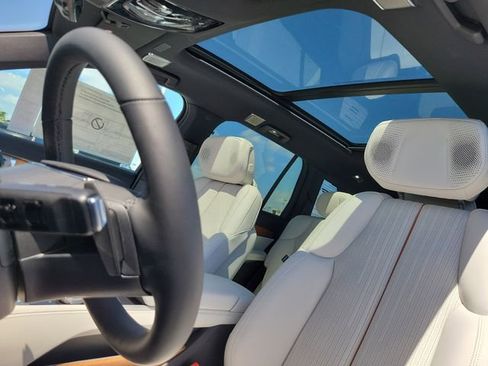 New 2026 Cadillac Vistiq Sport w/ LPO, Floor Liner Package AWD/4WD image 20