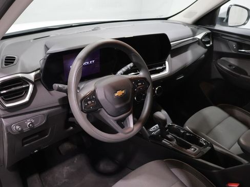 Used 2025 Chevrolet TrailBlazer LT AWD/4WD image 16