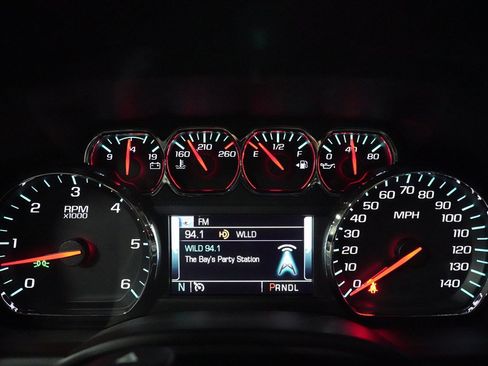 Used 2020 Chevrolet Suburban LT AWD/4WD image 29